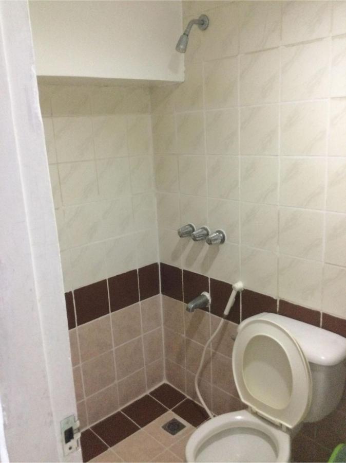 Oyo 817 Vista Apartelle Mandaluyong Екстериор снимка