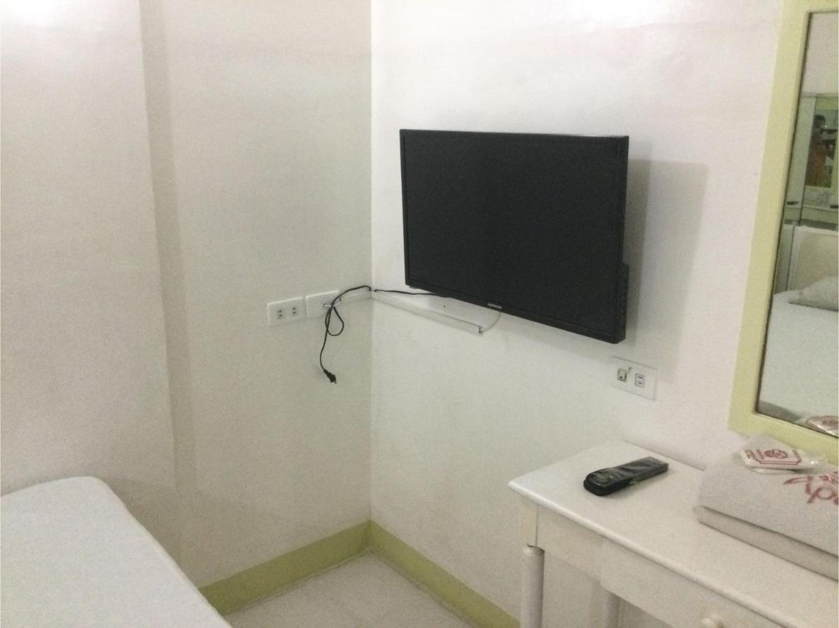 Oyo 817 Vista Apartelle Mandaluyong Екстериор снимка